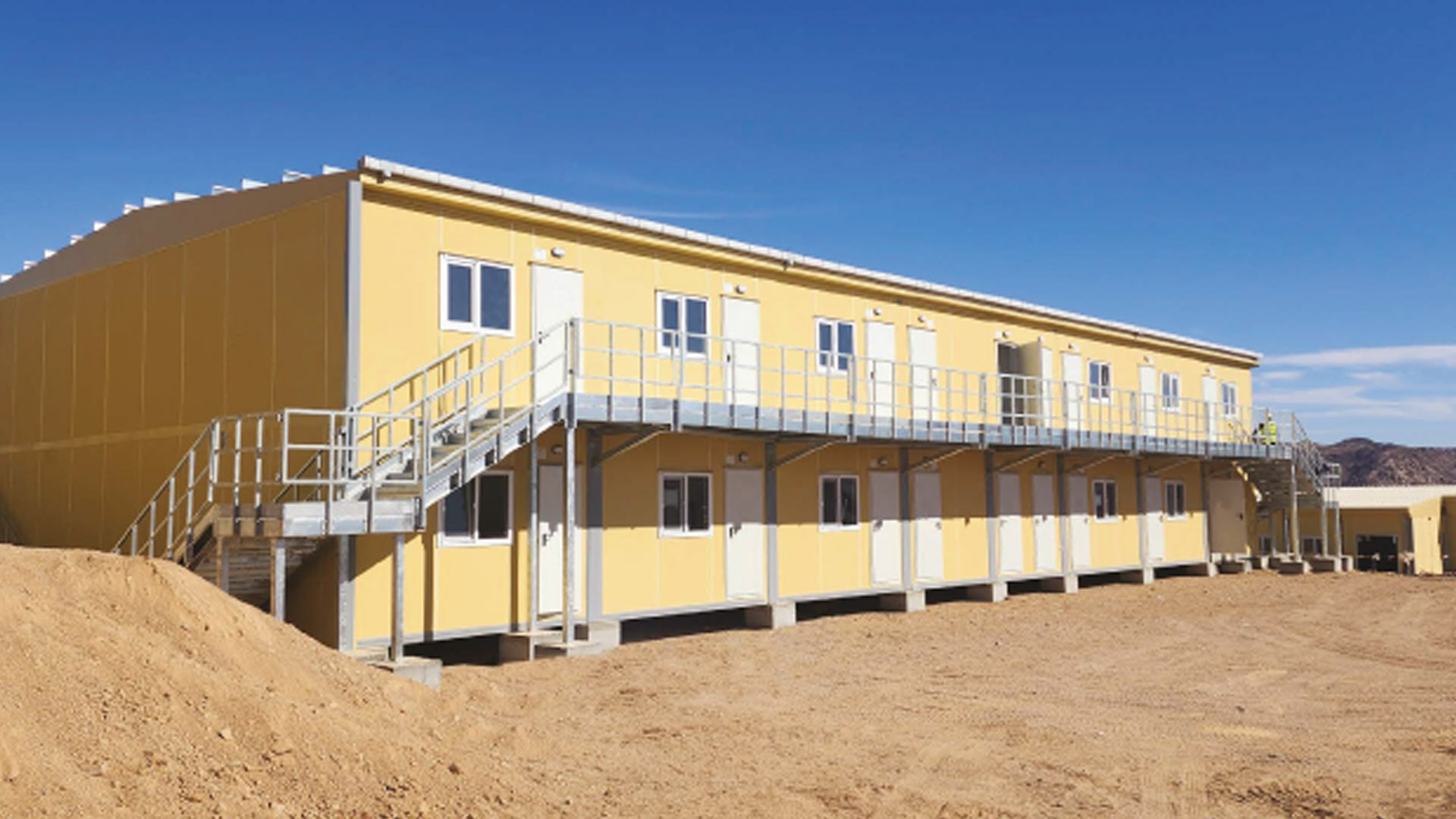 NEOM Trojena Gölü Çevre Yolu Kamp Tesisleri
